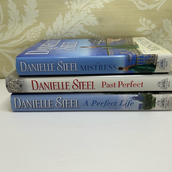 Danielle Steel Book Lot - Picture 3 of 6